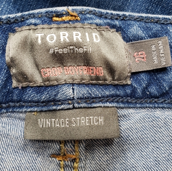Torrid Cropped Boyfriend Jeans Size 26 Raw Cuff Mid Rise - Picture 9 of 16
